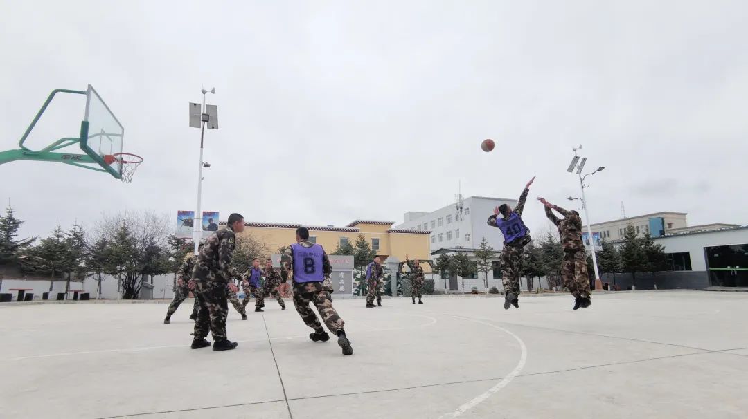 �侯<a href=http://www.cngansu.cn/news/ target=_blank class=infotextkey>����</a>�ܶӸ���֧�ӣ�Χ�۾�ӪС���٣��Ļ���������