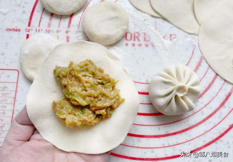 做萝卜猪肉馅包子，萝卜该怎么处理？教你一招，饱满多汁味道香