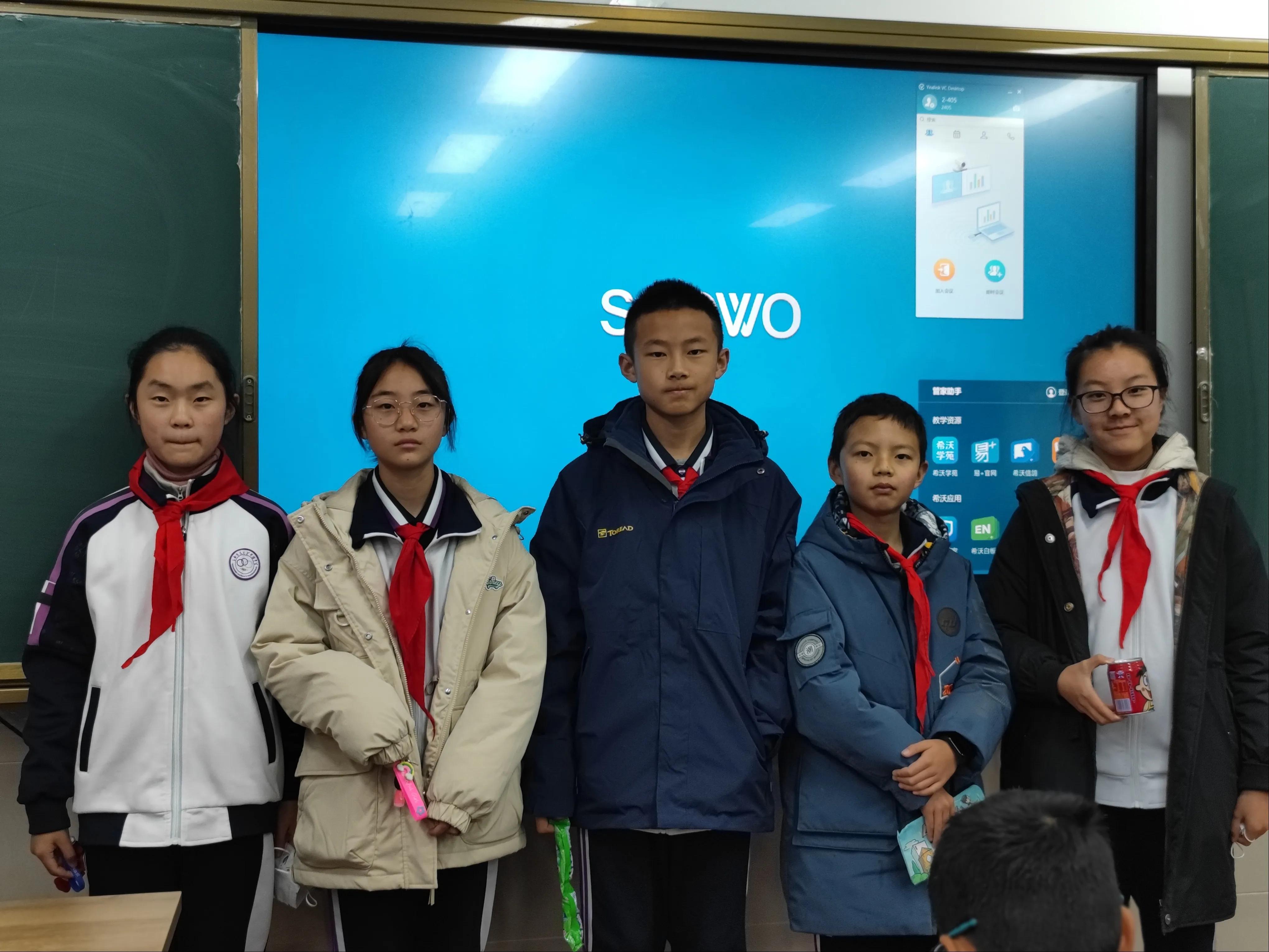 云南师范大学实验中学昆明湖校区初一(13)班个人荣获奖项情况