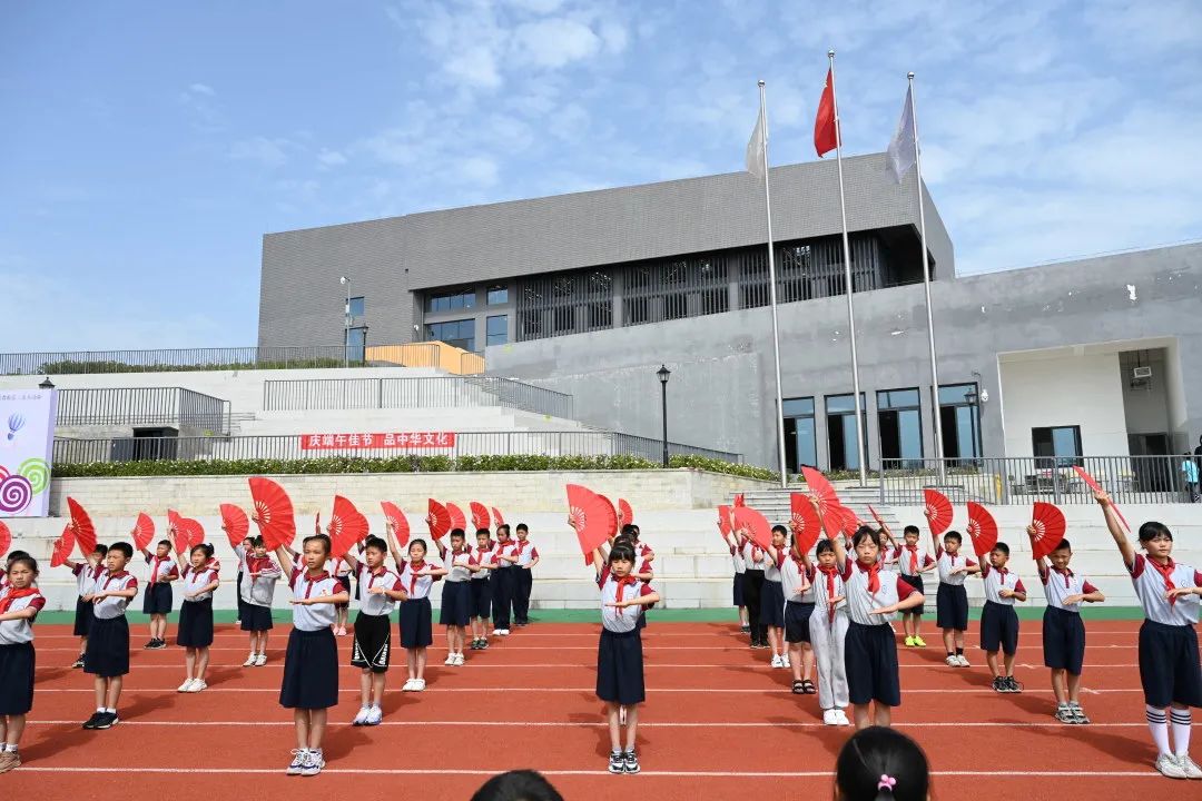 共筑国防意识 共迎端午安康｜新兴中学附属小学举行主题升旗仪式