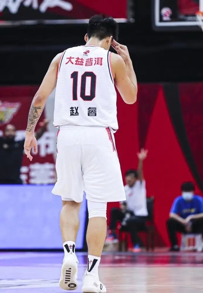 趙睿cba哪個隊的（現身上海隊比賽觀眾席，趙睿為什么不再堅定的留在廣東男籃了？）
