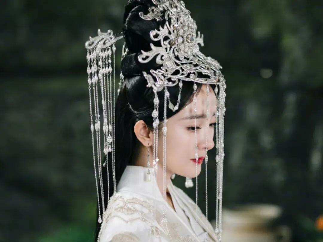 古偶里的雷人发型，阿娇全靠脸撑着，黑化小玉又酷又飒