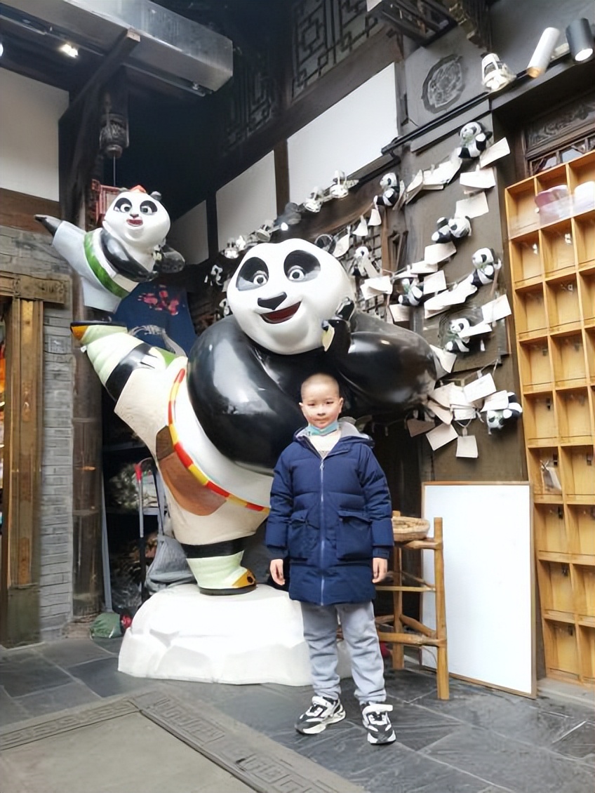 文明乘车 绿色出行｜记四川大学西航港实验小学第10周国旗下讲话