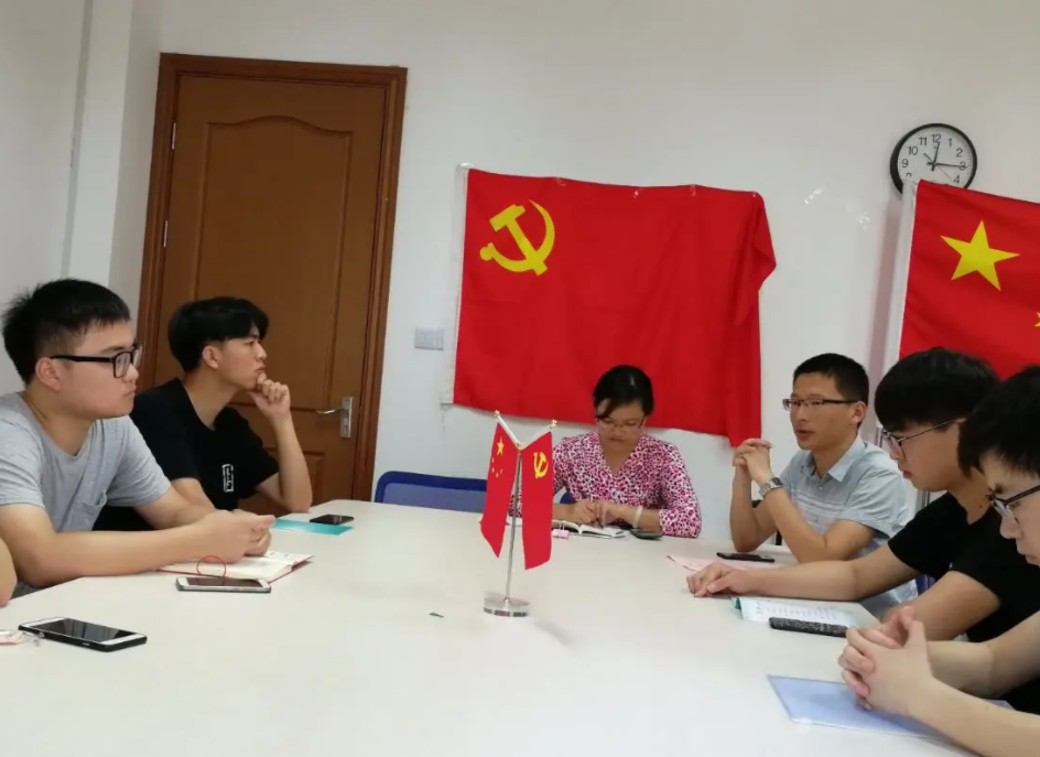 大学生入党的“硬性要求”，再快也要花3年时间，尽量在大一申请