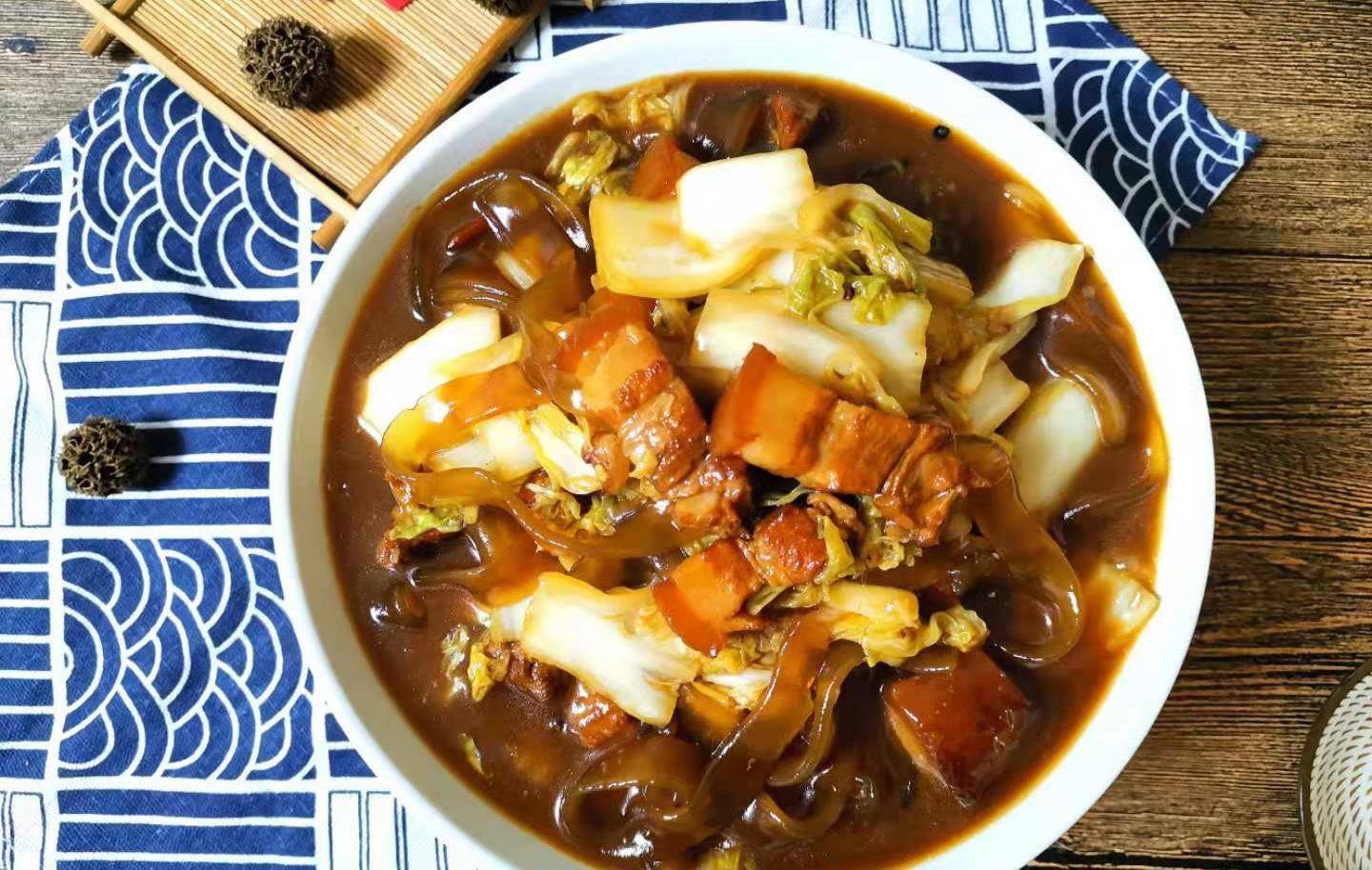 圖片[1]-【白菜五花肉燉寬粉】做法步驟圖 營養好吃超下飯-起舞食譜網