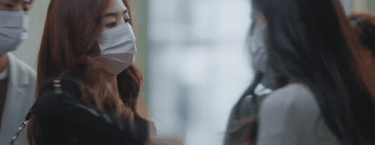 30岁老人狂奔的国产喜剧！满是狗的血，超“大尺度”的夜店群剧