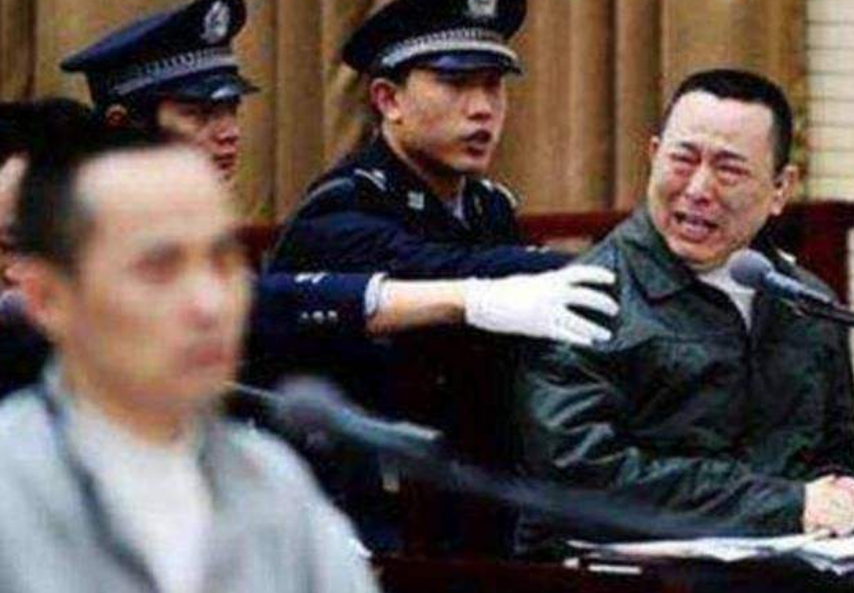 1998年，长春黑帮大哥梁旭东被捕，扬言“我上面有人”！后续如何
