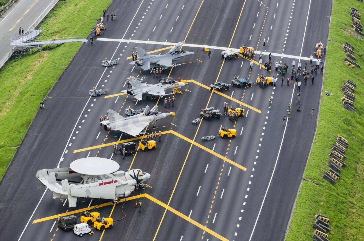 Ӣý˵��ž������Ұ���̨�壬����̨���⵲������������������