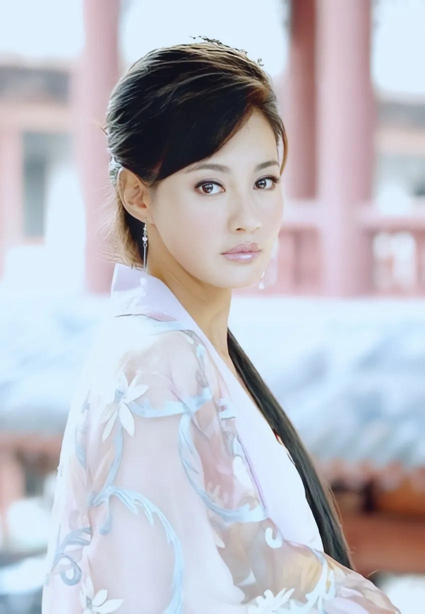 这些女妖精比仙女还要有仙气，你最喜欢谁？吴倩可爱，韩雪冷艳