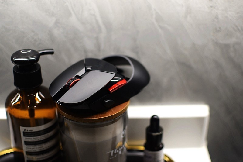 超跑外观 V+无线技术 雷柏VT960S屏显双模无线RGB游戏鼠标