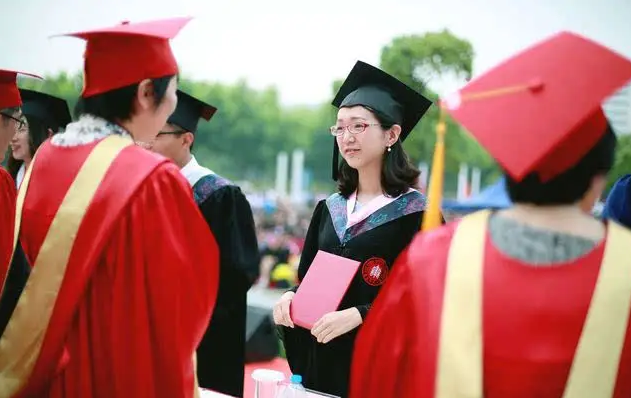 2022中国烟草公开招聘，月薪9000左右，3类毕业生可优先录取