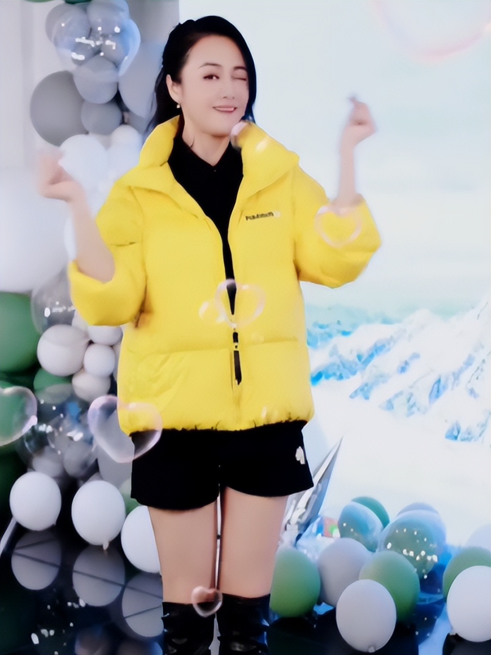 8位红极一时的央视主持人现状，61岁未婚，直播带货，身家过亿