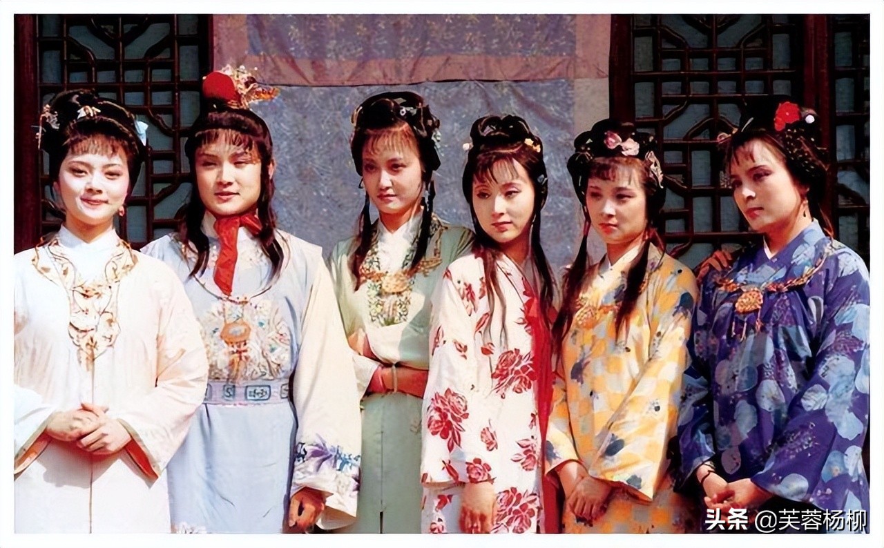 87《红楼梦》中,被妆容拉胯的四位女演员,现实中美翻了