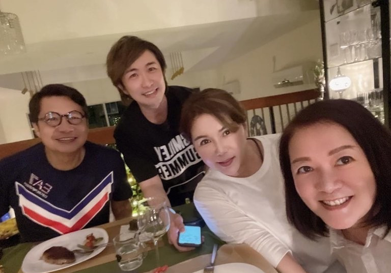 郑子诚夫妇罕同框，演员妻子息影多年气质依旧，曾演《鉴证实录》