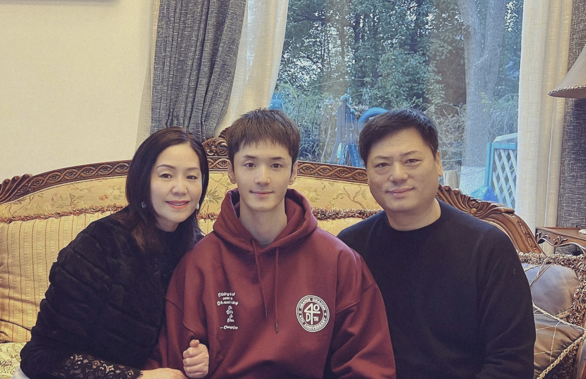 20岁成为饶雪漫书模，因陈晓报考中戏，30岁终于凭《传家》火了