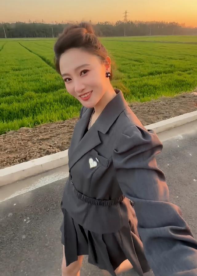 侯梦莎因军旅剧走红,搭档吴京爆火,嫁给演员丈夫毛毅幸福美满?