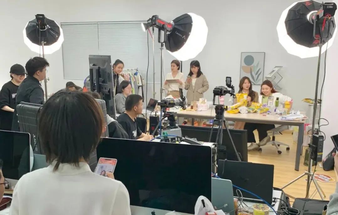 “一栗小莎子”直播带货首秀，抖音千万级网红为何入淘？｜独家专访