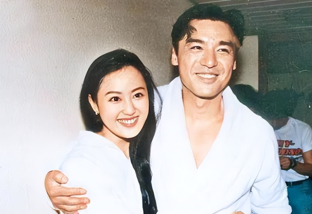 美女演员章小蕙:一己之力败光2个亿万富翁,如今成直播带货女王