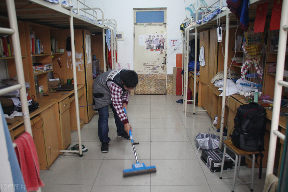 齐鲁工业大学招15个博士当辅导员引讨论，博士辅导员是大材小用？