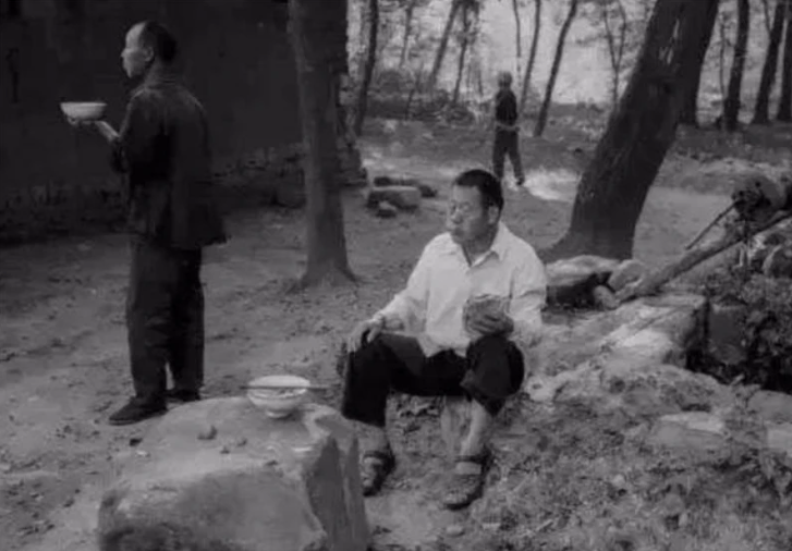 20岁重庆知青娶31岁带4娃寡妇，放弃返乡留山沟，婚姻幸福美满