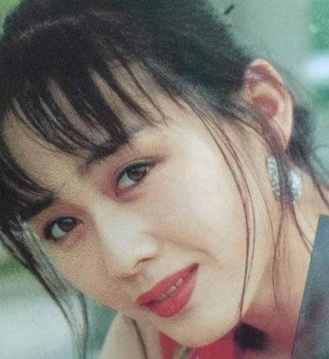 演员李琳:嫁大10岁导演不幸福,二婚嫁运动员李大双,今苦尽甘来