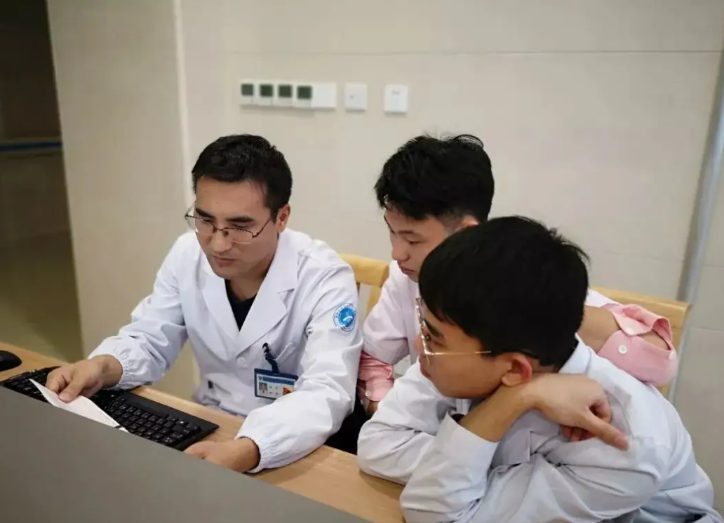 临床医学的“分支专业”，就业率高且发展前景好，薪资待遇也不错