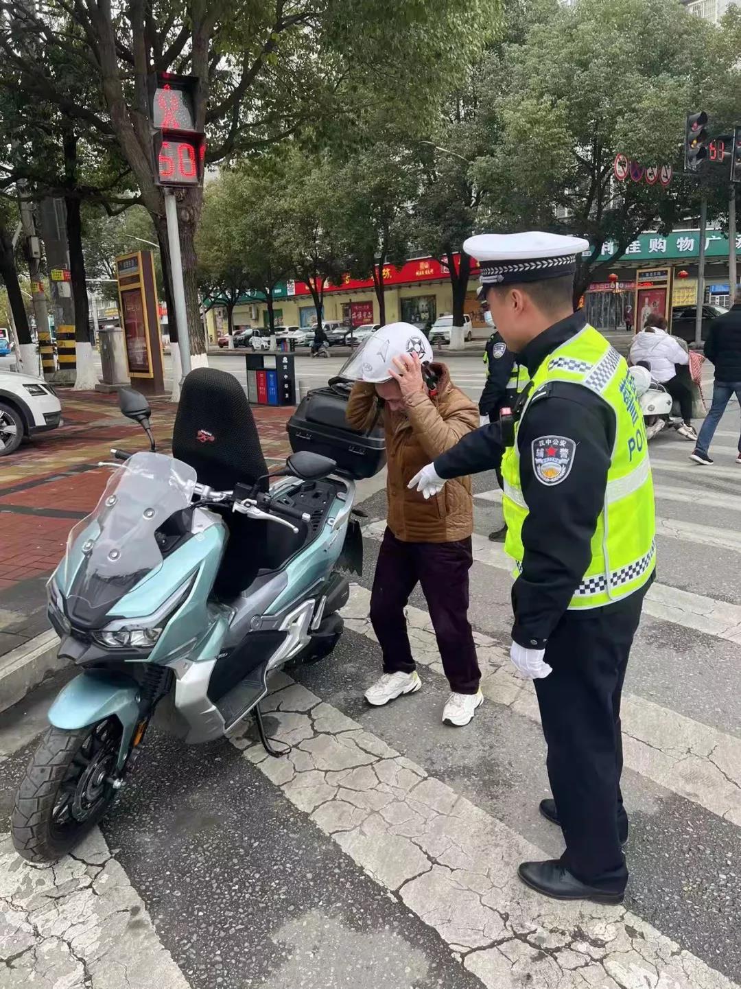 交通文明引领城市文明 | 新年新作为 汉中交警一大队畅交通保民安