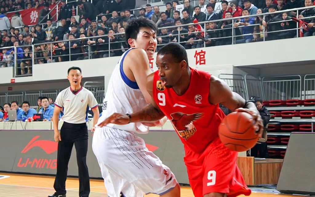 为什么nba裁判那么权威(麦迪谈CBA：裁判不公正判罚很明显，对抗甚至比NBA更激烈)