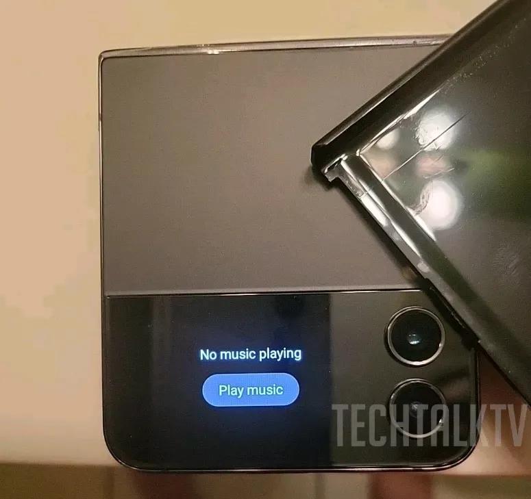 新款“翻盖手机”！三星Galaxy Z Flip 4真机曝光