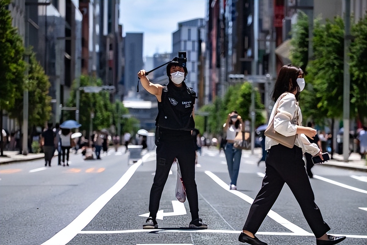 东京2020(日本恐怖极端热浪！东京史上最高温中暑死亡11人，民众热疯...)