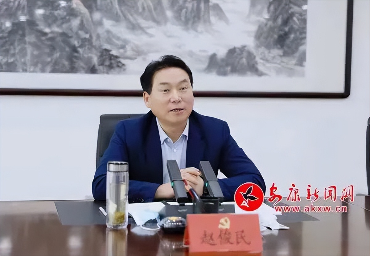 4人同日当选市委书记，他成为省内最年轻的地级市委书记