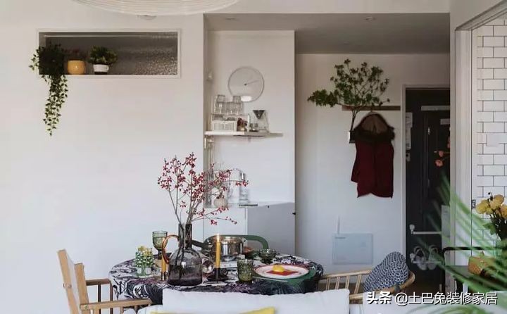 小两口爆改65m²小两房，内嵌冰箱、整墙储物、大落地窗，强！大