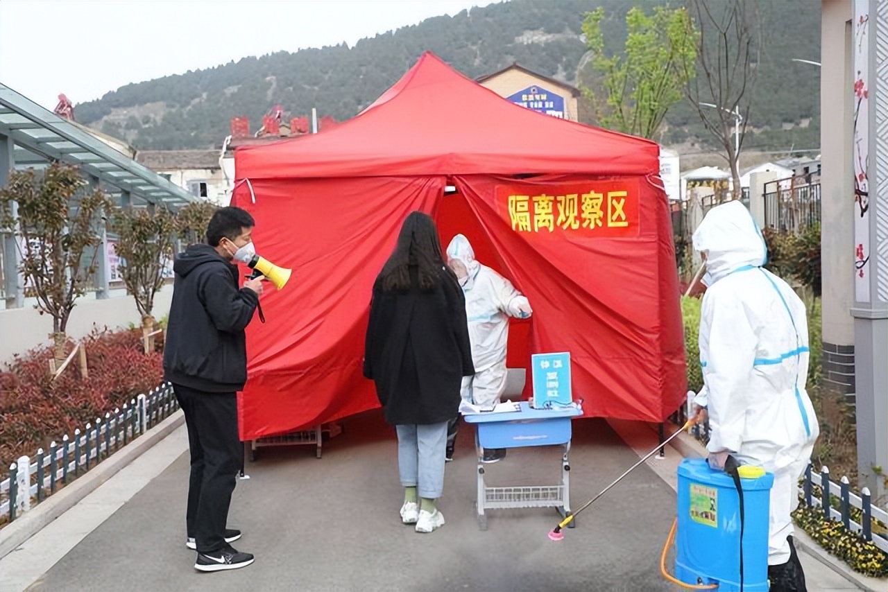 郑州大学一女生私自离校拍拖，核酸筛选呈阳性，连累千余名师生