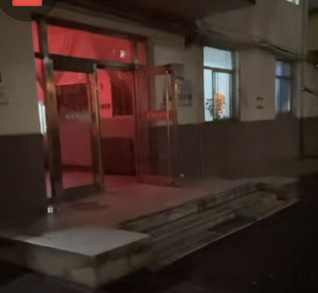 大学寝室“鬼屋”第一视角，“阴间宿舍”成焦点，学生直呼不敢住