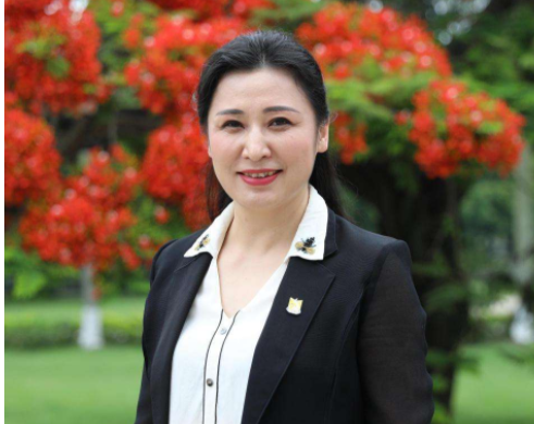 汕头大学姜虹胸（她是汕头大学女校长）