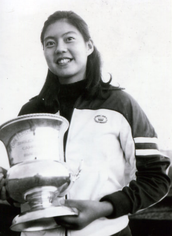 网球少女15岁(40年前，网球天才少女叛逃美国，如今态度大变，高调回国只为捞金)