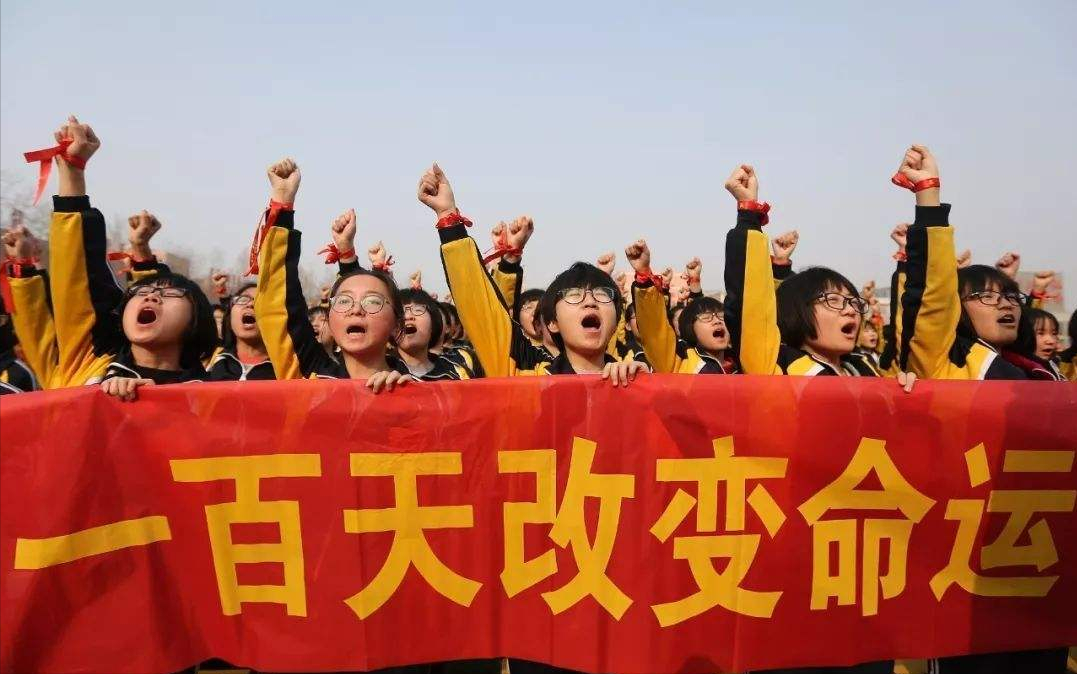 1977年高考试卷曝光，考题让人无奈，学生直言“早生40年就好了”