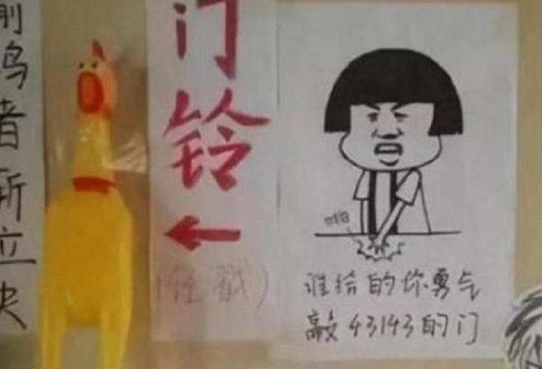 大学生花式“寝室标语”走红，新生受教了，辅导员看后也不敢敲门