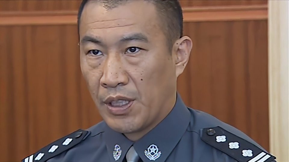 油头粉面就别演警察了,这7位男演员告诉你,什么才是真正的警魂