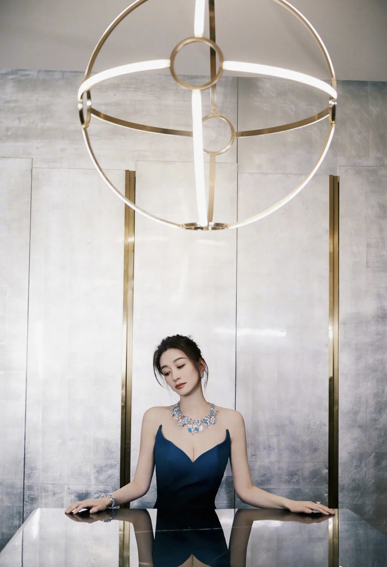 "国民女神"李小冉魔鬼身材,美得不可方物,太让人着迷了吧!