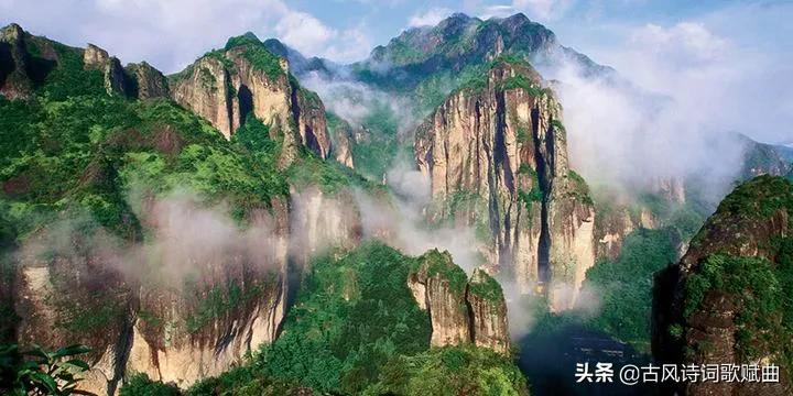 100首描写华夏名山的古诗词，每一首写尽了祖国的大好河山