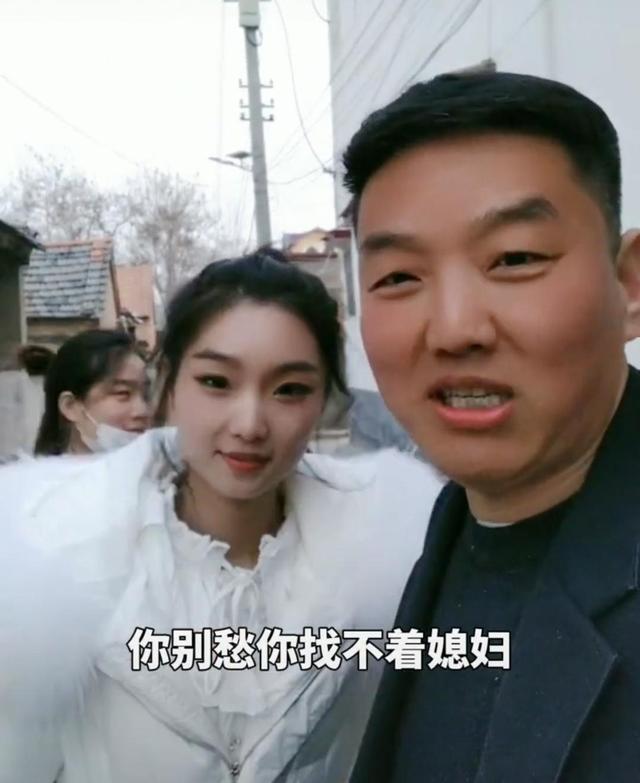 3个女大学生“貌美如花”，老父亲却很着急，公开喊话同龄男学生