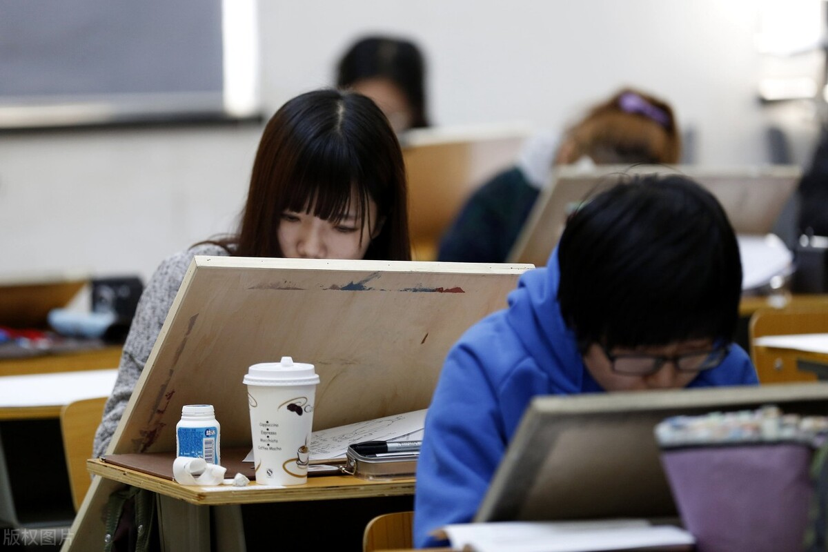 这个周末又有6个省份开始美术统考，统考4点提示为艺考生祈福