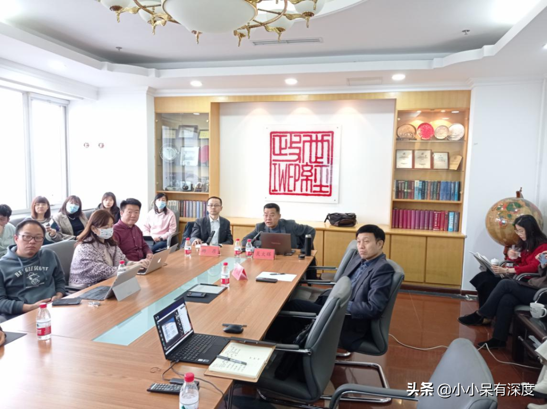 评论员吴大辉，他憨厚的外表下，笨拙地表达中，爆出巨量的惊喜