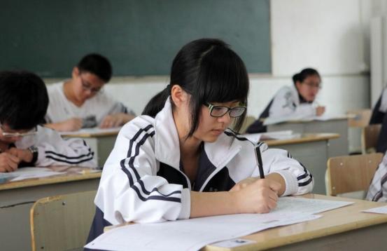 “取消英语”已成既定事实？家长举双手一致赞同，官方作出回应