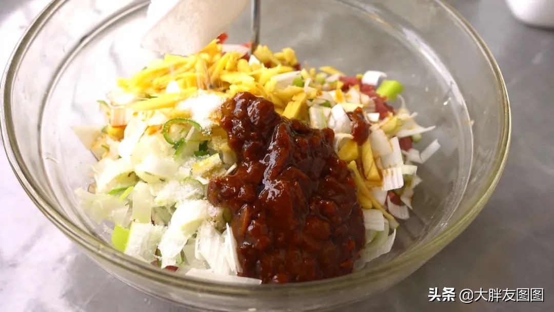 饼怎么做好吃（教你自制皮薄馅大的脆皮牛肉饼）