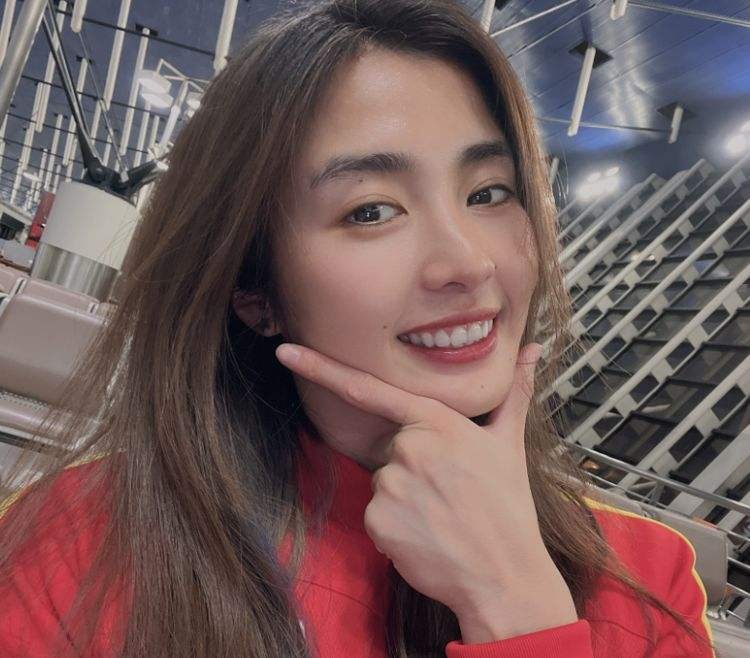 31岁女足门将赵丽娜遭父亲催婚(为何女足颜值门将31岁还单身?