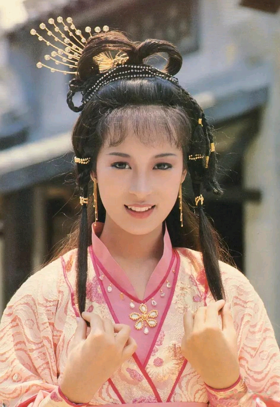 黎美娴出演赵敏时才19岁,被称为"史上最年轻的赵敏".