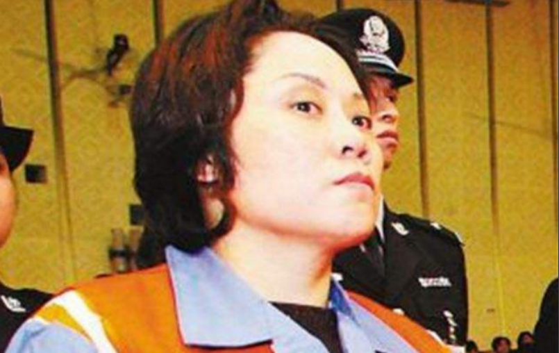当代“武则天”谢才萍：黑帮女老大，同时包养16名男子，只为享乐