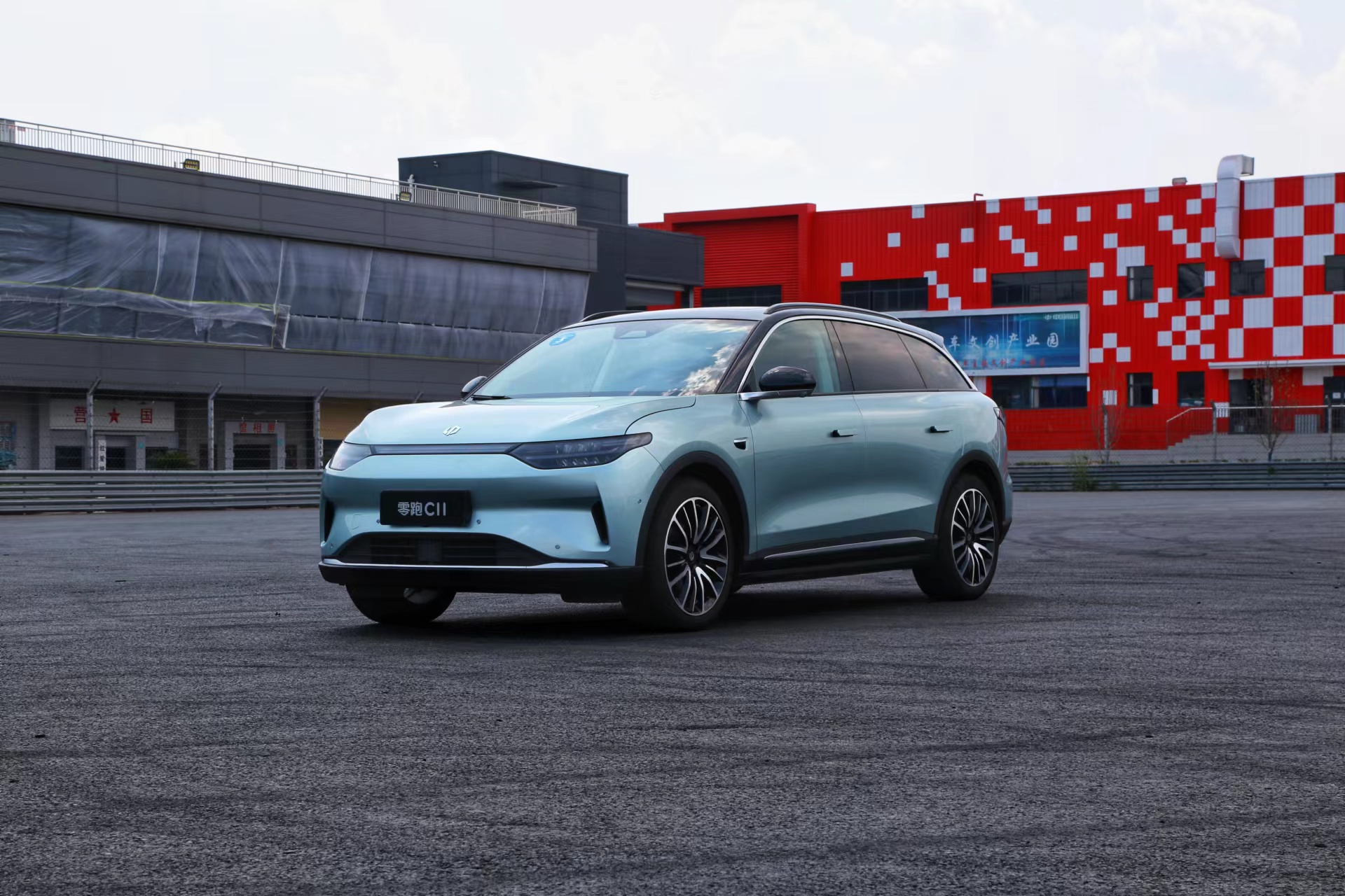 试驾零跑c11性能版零百加速45s加速顺滑推背感强